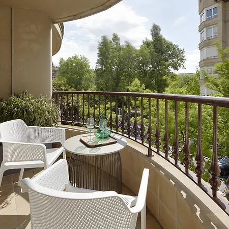 Playa De Ondarreta 2 By Feelfree